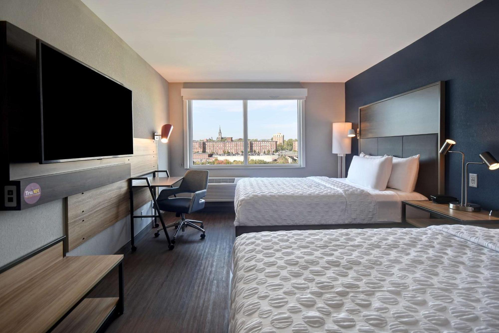 Tru By Hilton Manchester Downtown Екстериор снимка