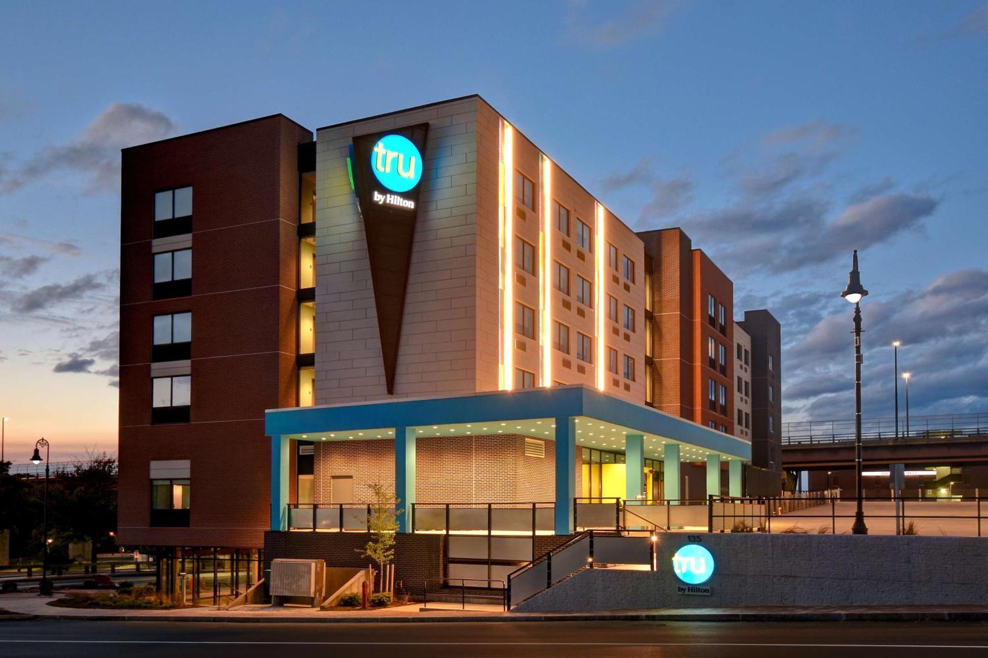 Tru By Hilton Manchester Downtown Екстериор снимка
